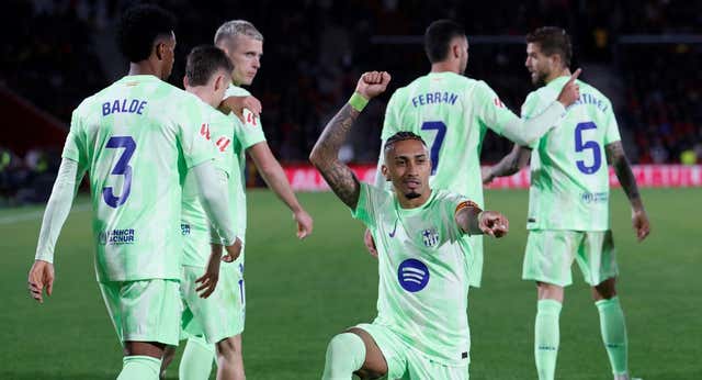 Los once fueras de juego y tres genialidades que reconcilian al Barça con su esencia