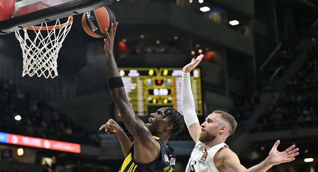 Nigel Hayes-Davis fulmina a un inconsistente Real Madrid