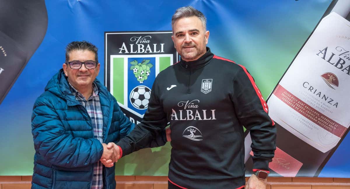 El presidente Luis Palencia durante la presentación de Ricardo Íñiguez. /VIÑA ALBALI VALDEPEÑAS