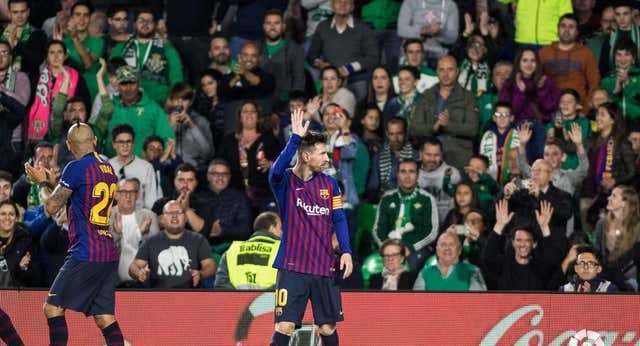 Cuando la afición del Betis se rindió al «extraterrestre» Messi: «Yo lo intenté varias veces e hice el ridículo»