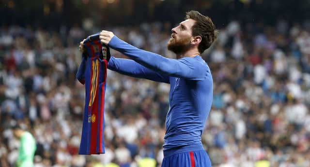 Messi coloca a Ronaldinho a la altura de Guardiola en sus 21 años en el Barça: «Cómo me recibió, me ayudó, eso me sirvió»