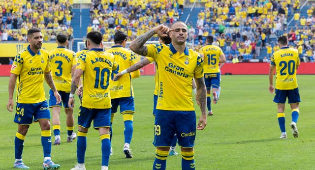 Un doblete de Sandro acentúa la crisis del Valladolid