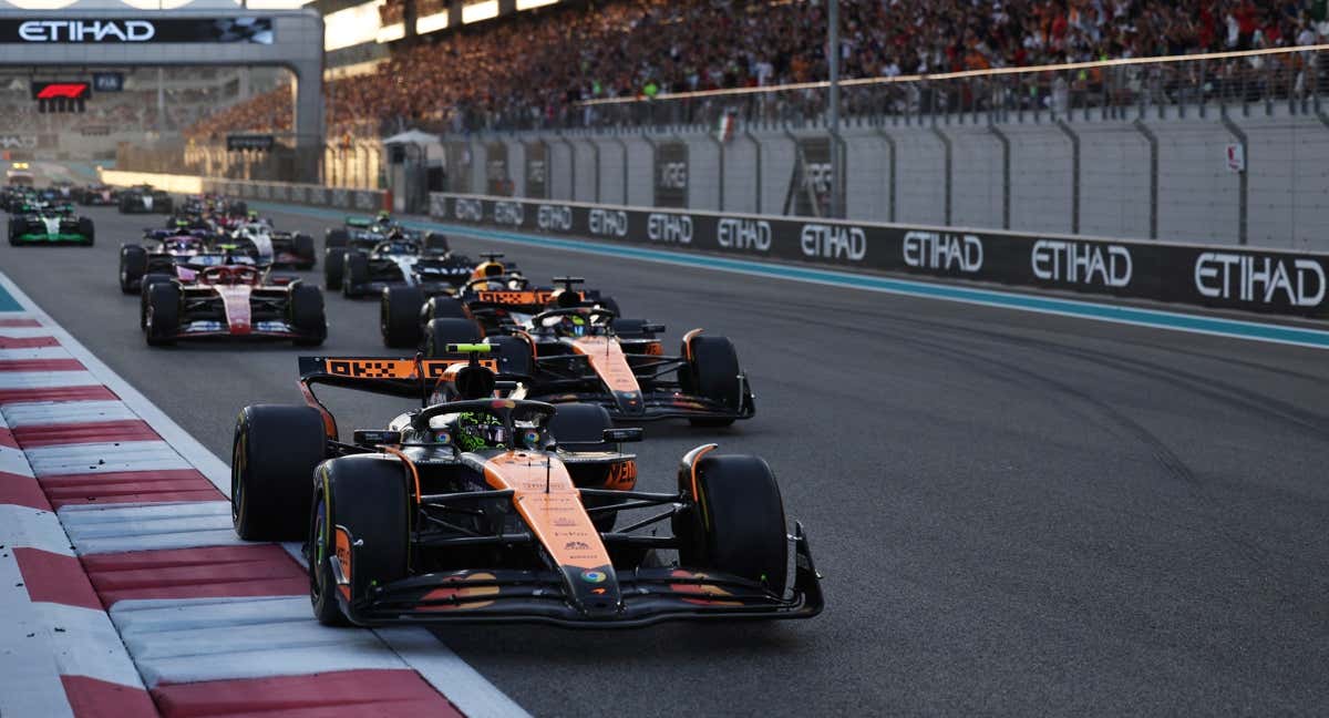 Imagen de la salida en Yas Marina./REUTERS