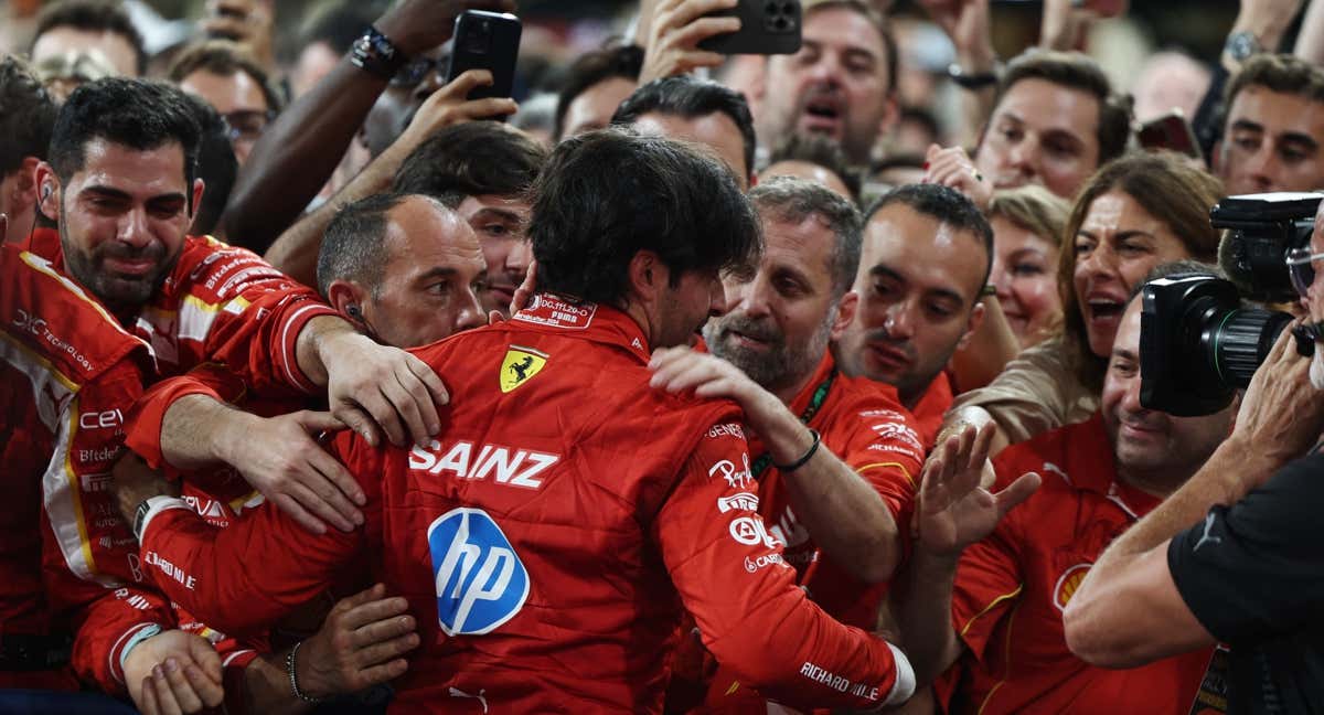 Carlos Sainz dice adiós a Ferrari./REUTERS