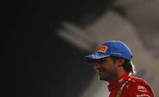 Un «no soy tan flipado», una campana en el pie y Netflix encima... para culminar en las 'casi lágrimas' de Carlos Sainz