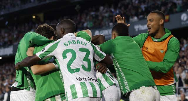 Isco, Pellegrini, la cantera…: la sonrisa se vuelve a asomar en la casa del Betis