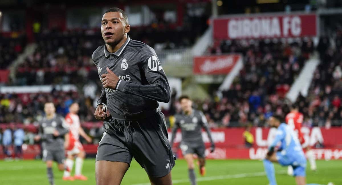 Mbappé celebra su gol ante el Girona.