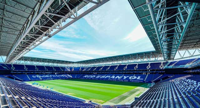 Después del Bernabéu, Lola Índigo choca con el RCDE Stadium: “No dispone de las autorizaciones para confirmar este concierto”