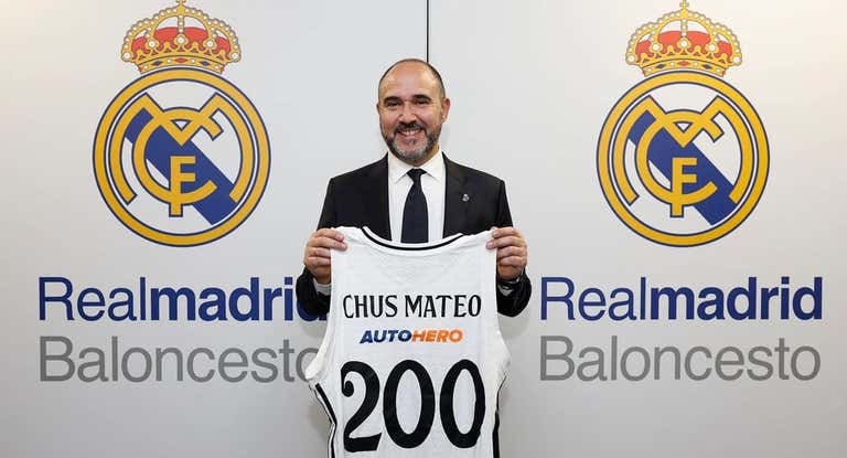 Chus Mateo celebra sus 200 partidos al frente del Real Madrid.