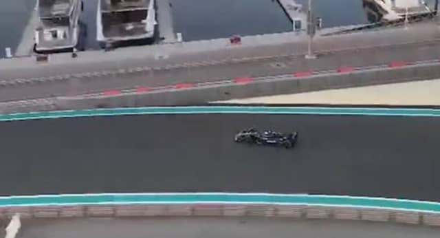 Carlos Sainz se encuentra con un invitado ‘sorpresa’ en su estreno con Williams