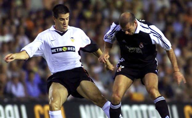 Zidane y Albelda, en el primer partido del francés en la Liga.