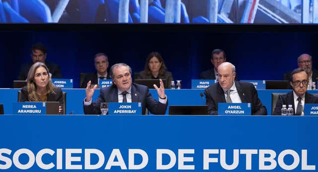 Una pregunta incómoda en medio de la calma: «Si en vez de un Ertzaina hubiera sido un ultra, ¿la respuesta hubiera sido la misma?»