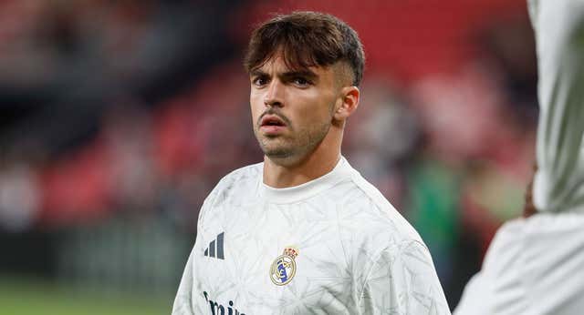 Ancelotti se carga a Asencio y Tchouameni se empeña en quitarle la razón