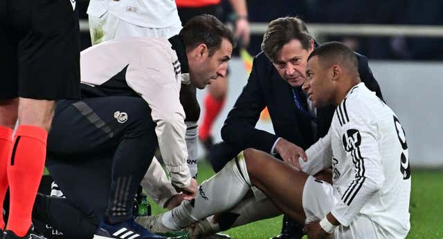 Éxtasis… y bajonazo: Mbappé marca un golazo para dejar atrás a Di Stéfano y luego se lesiona