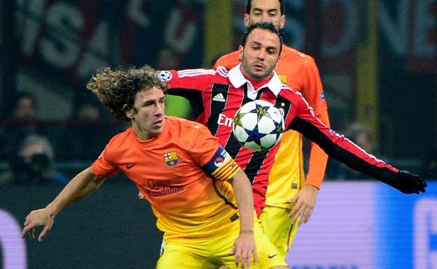 Puyol fue el primero en lucir el doble brazalete.  AGENCIAS