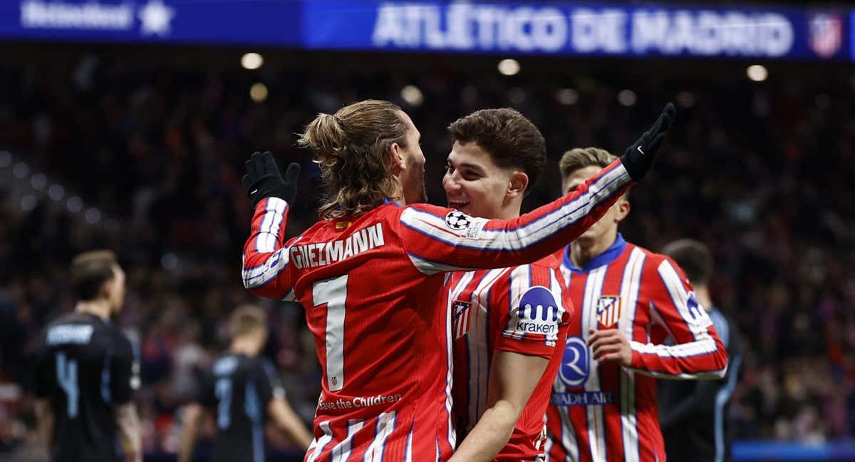 Los autores de los goles celebran el gol de Griezmann. /REUTERS