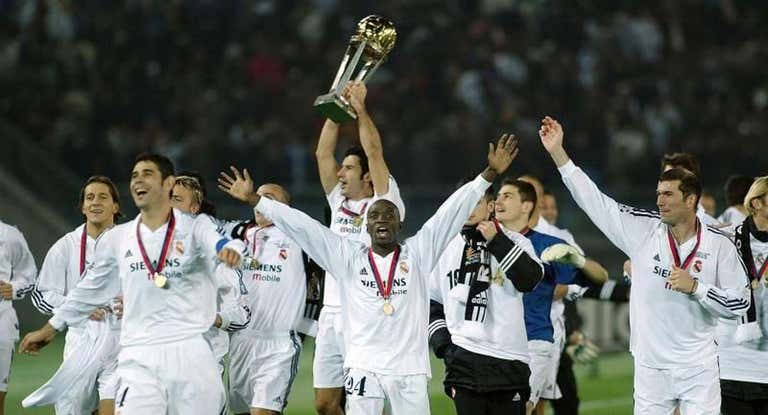 El Real Madrid celebra la victoria en la Copa Intercontinental de 2002.