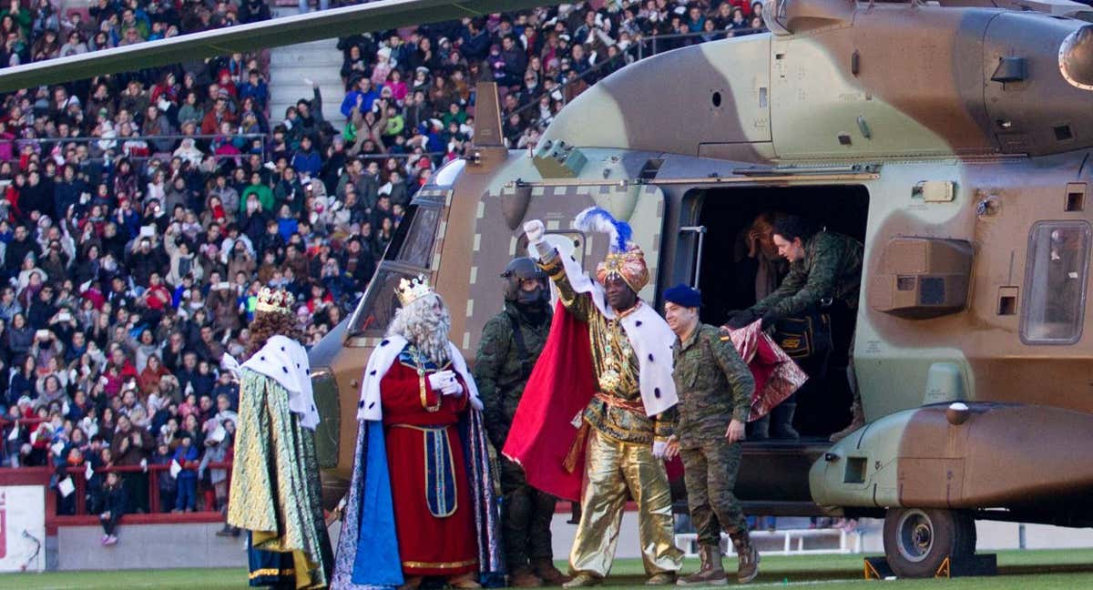Visita de los Reyes Magos al estadio Las Gaunas.