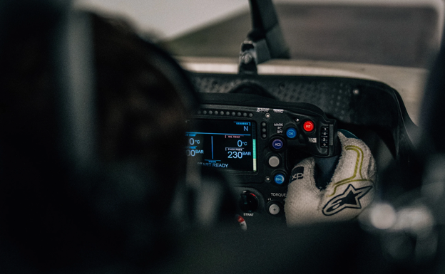 Simulador de Aston Martin. ASTON MARTIN