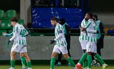 Bakambu salva al Betis de otro esperpento en Moldavia y lo deja con vida en la Conference