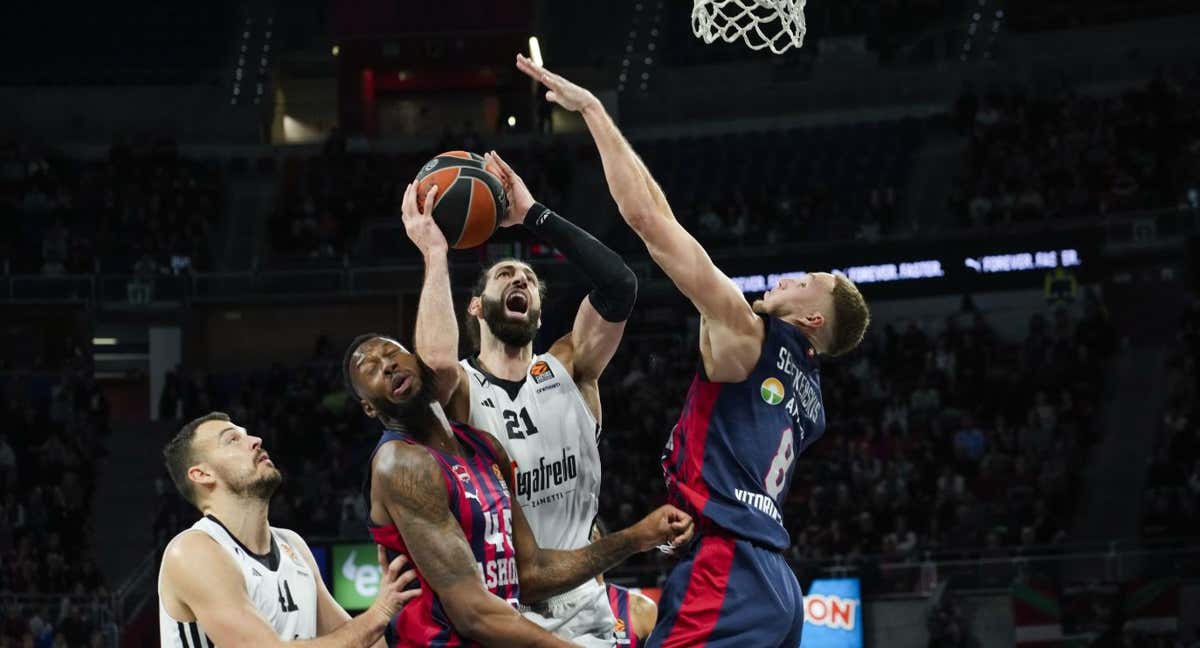 Will Clyburn resucitó a la Virtus Bolonia este jueves en Vitoria.