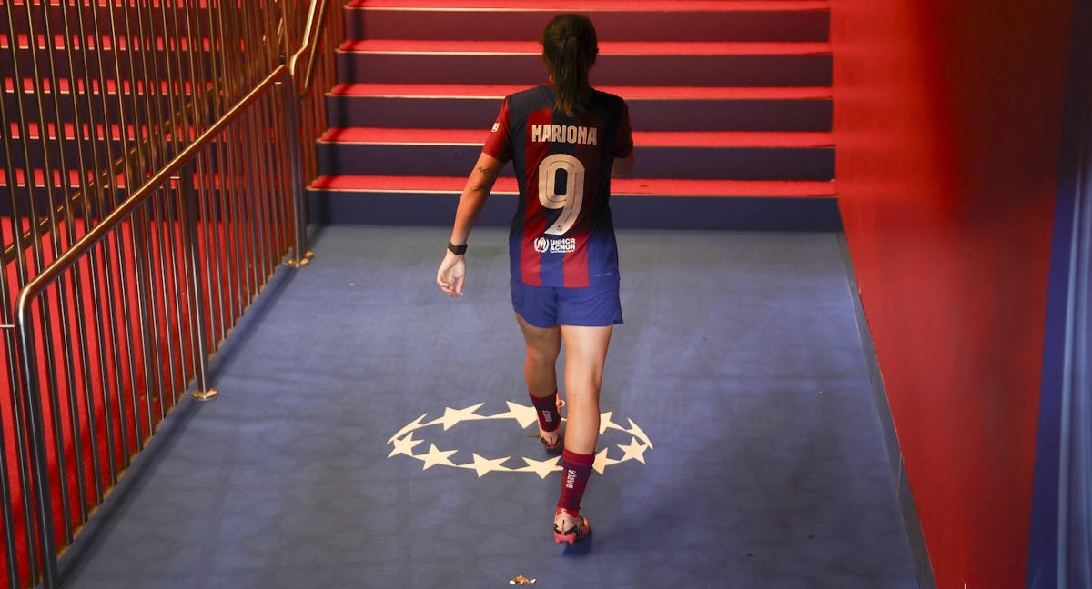 Mariona Caldentey atraviesa el túnel de San Mamés tras su último partido con el Barça, la final de la Champions.