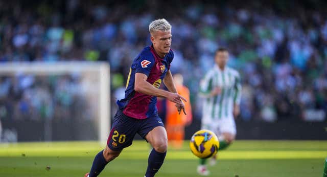 El Barça esquiva a la derrota con Dani Olmo como su amuleto