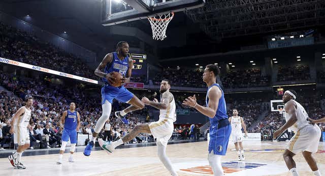 Entrenadores de peso de la Euroliga ya abrazan la llegada de la NBA a Europa: «Lo tiene todo para levantar el baloncesto aquí»