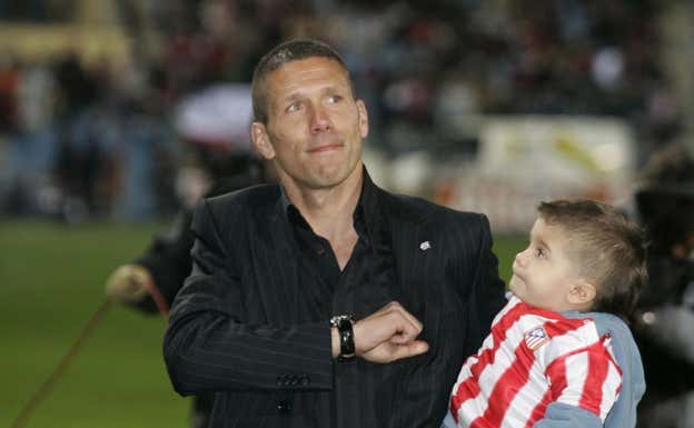 Simeone, en su despedida del Atlético en 2004.