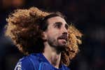Cucurella cambia resbalones por golazos y el Chelsea continúa pletórico en la Premier