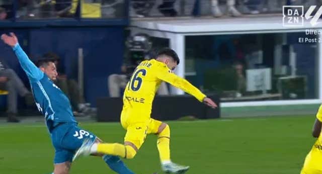 Otra roja más para el Chimy Ávila, aunque esta vez fue rigurosa: jugador más expulsado de LaLiga en las últimas cinco temporadas
