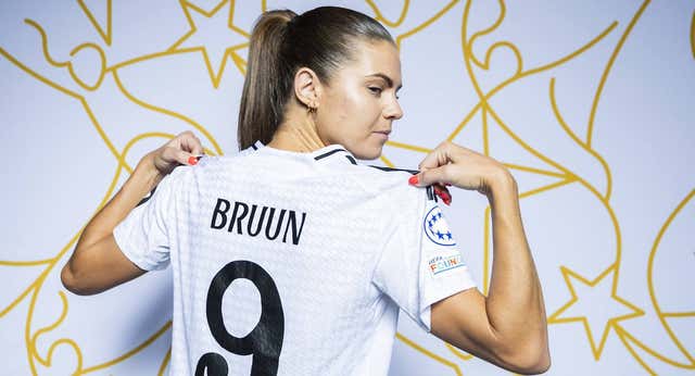 Signe Bruun, más allá de sus goles en el Real Madrid: la duda del pasado, horas extras y una «amiga» sin ‘rival’ en el vestuario