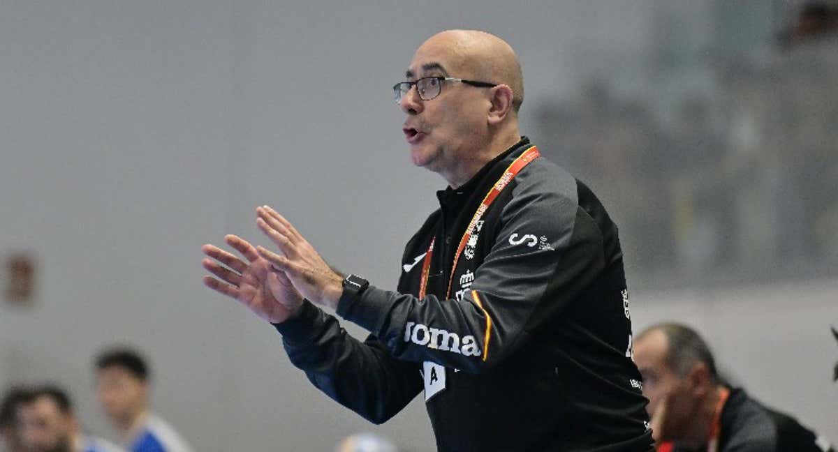Jordi Ribera dando instrucciones a su equipo.