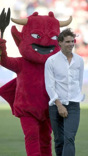 Dimonió, mascota del Mallorca junto con Nadal. EFE