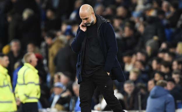 Pep Guardiola, tras perder el derbi contra el United. REUTERS