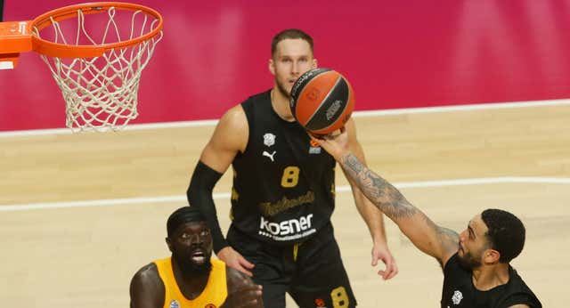 El Markus Howard más letal vuelve para devolver a Baskonia a la senda de la victoria