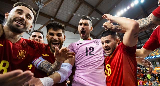 España golea a Bosnia (6-1) y enamora con su actitud