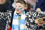 Para ellos sí, pero para ellas no: los hinchas del Manchester City se buscan la vida para ver la Champions en Montjuic