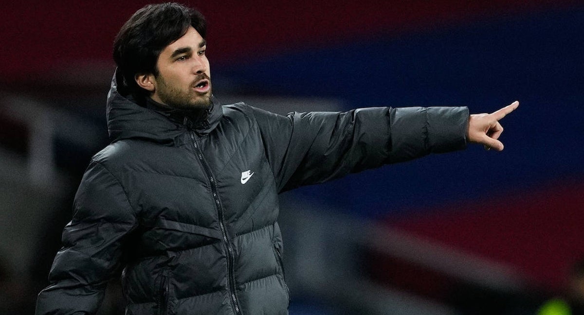 Pere Romeu, entrenador del FC Barcelona femenino, en el partido de Champions en el Montjuic.