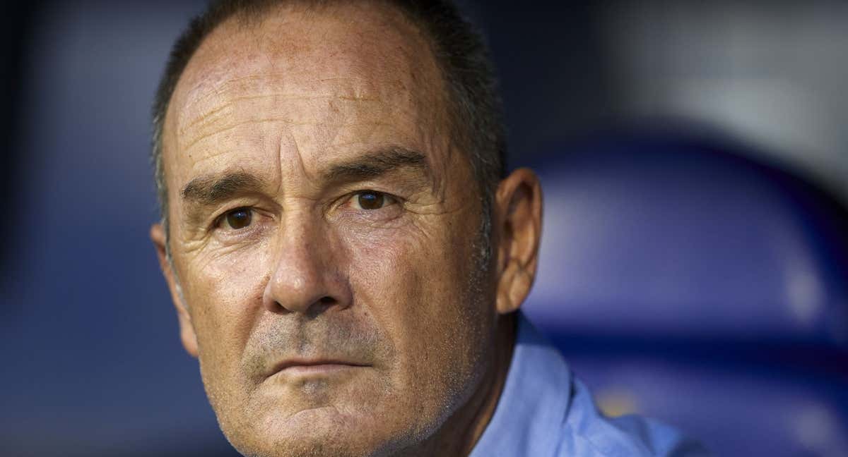 Víctor Fernández, dirigiendo un partido del Zaragoza esta temporada.