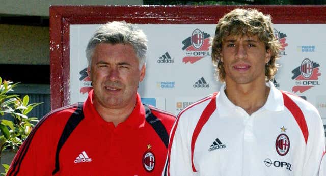 Crespo cuenta su informe para Ancelotti en el Milan y la pelea con Bielsa en Argentina: «Me dijo que me daba su palabra y me mintió»