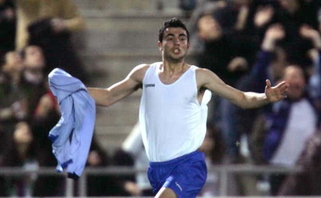 Raúl Albiol marca con el Getafe.  ARCHIVO