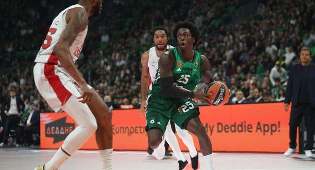 No hubo partido para Baskonia en el OAKA… ni siquiera tras la lesión de Lessort