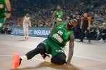 La dramática lesión de Mathias Lessort en el Panathinakos-Baskonia que acabó con lágrimas en la grada tras escuchar los gritos de dolor