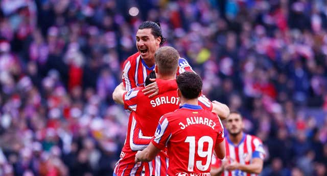 Una línea difusa sitúa ahora a la plantilla del Atlético de Madrid por encima de la del Barça de Flick