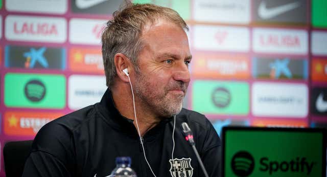 Hansi Flick saca pecho: «A principio de temporada hubiéramos firmado ir primeros en Liga y Champions en diciembre»