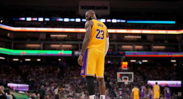LeBron James se queda sin páginas en la historia de la NBA: supera a Kareem Abdul-Jabbar como jugador con más minutos de todos los tiempos