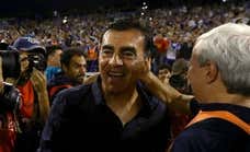 El entrenador de Vélez Sarsfield Gustavo Quinteros decide no asistir a una final... ¡por la boda de su hija!