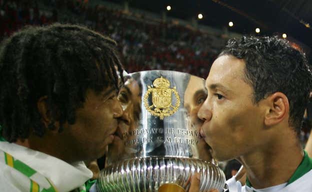 Benjamín y Oliveira, con la Copa del Rey.