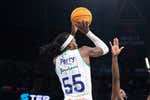 El Unicaja se lleva un partido a cara o cruz ante un Baskonia que ya ve la Copa como una quimera